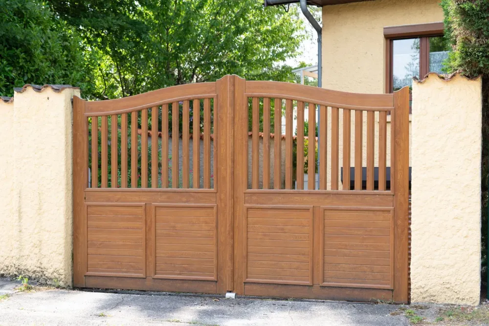 Des portails sur mesure dans le matériau de votre choix